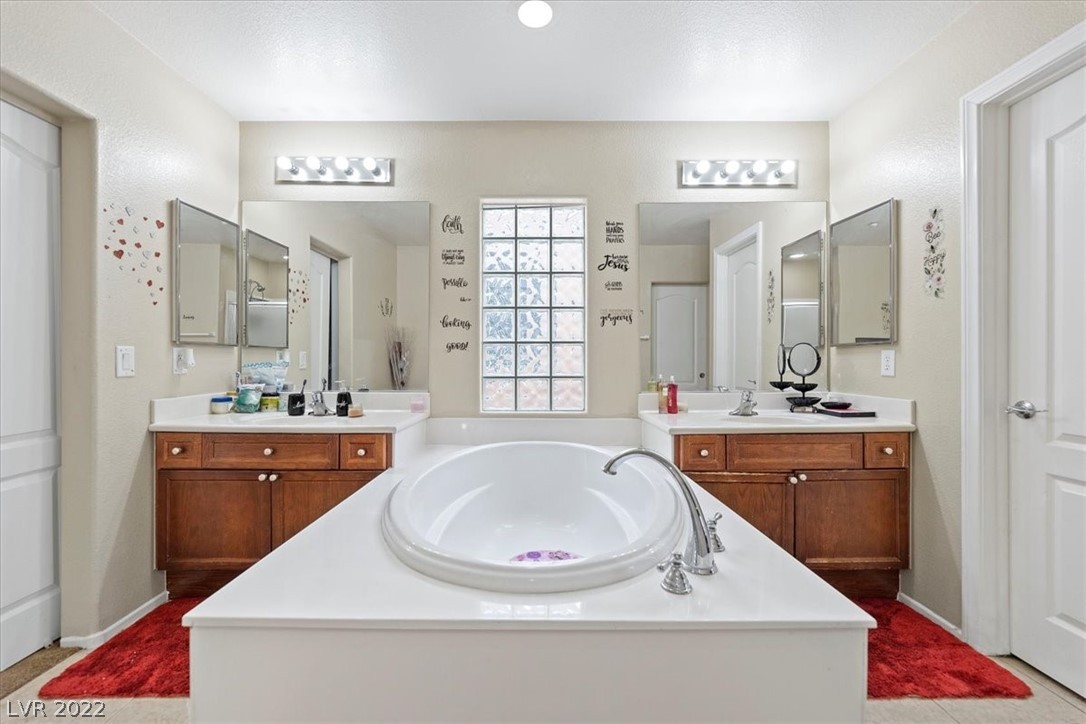 7560 Trendy Court