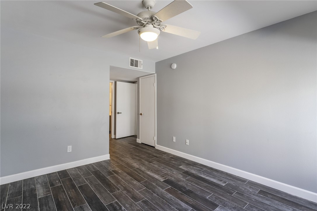 3425 E Russell Road Unit: 140