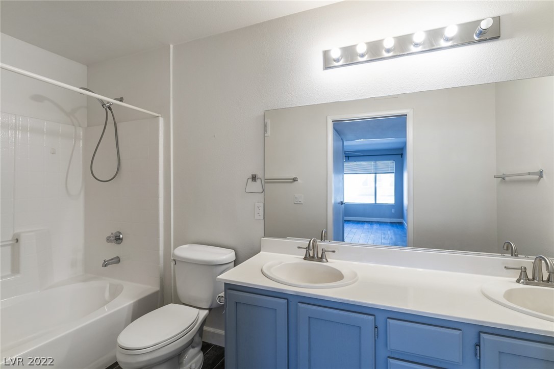 3425 E Russell Road Unit: 140