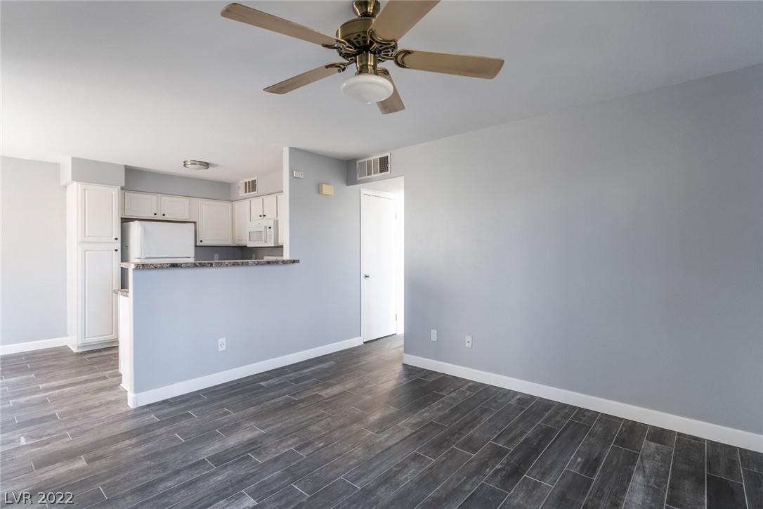 3425 E Russell Road Unit: 140