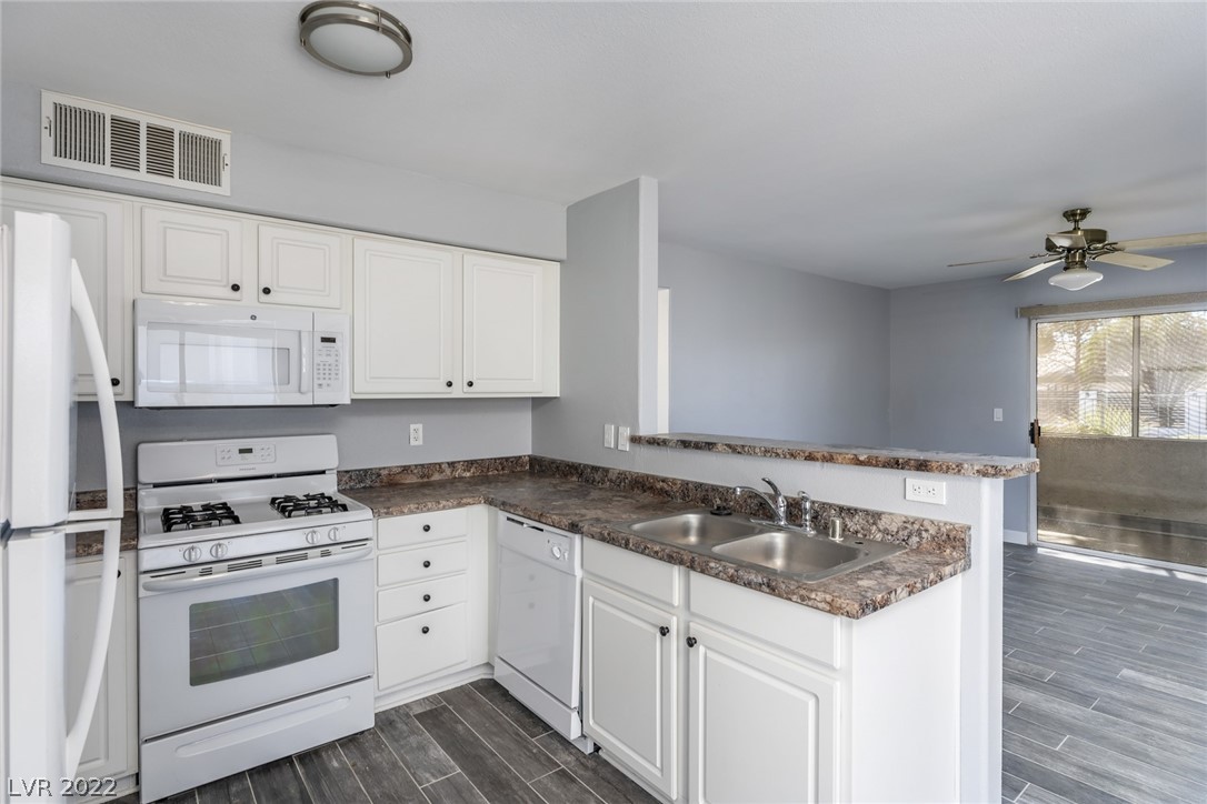 3425 E Russell Road Unit: 140