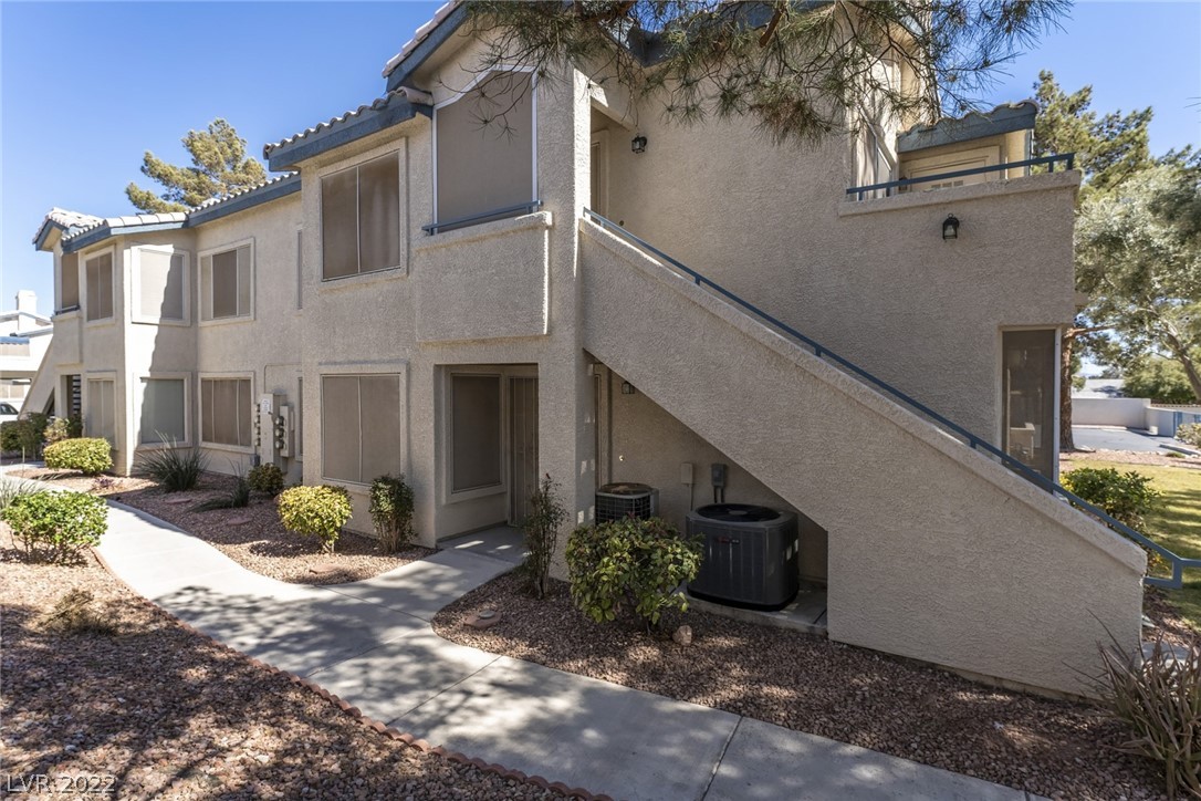 3425 E Russell Road Unit: 140