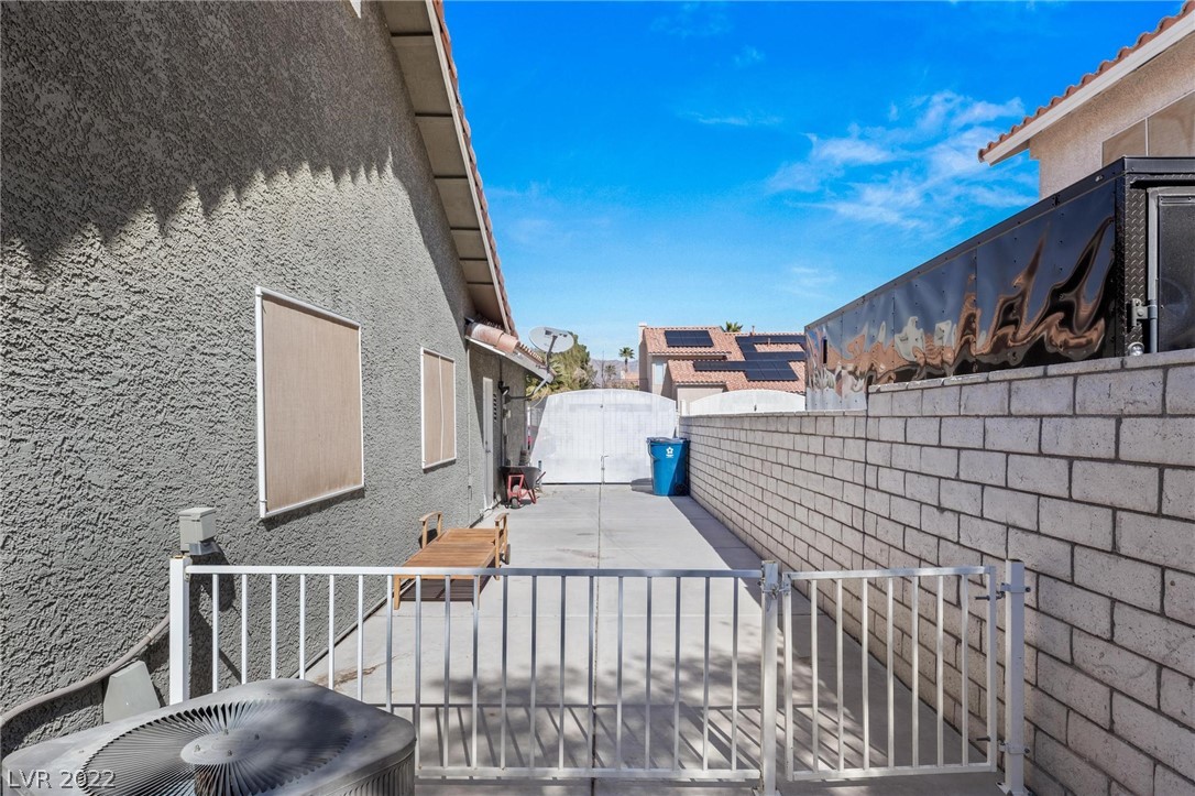 1727 Heather Oaks Way