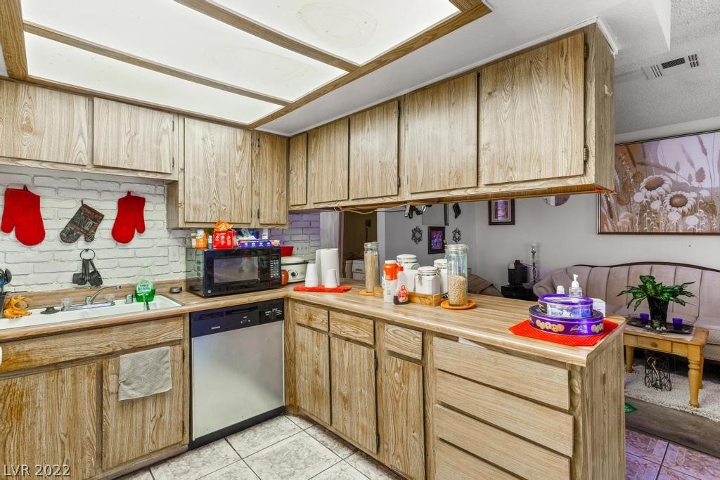 4300 N Lamont Street Unit: 214