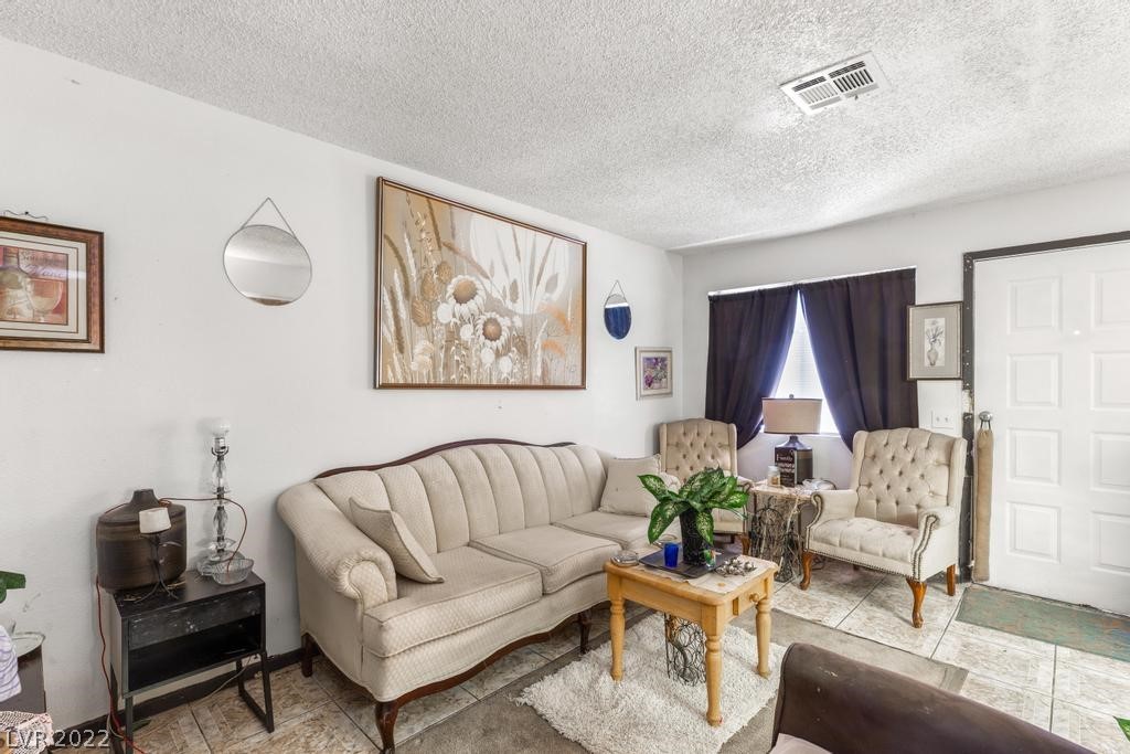 4300 N Lamont Street Unit: 214