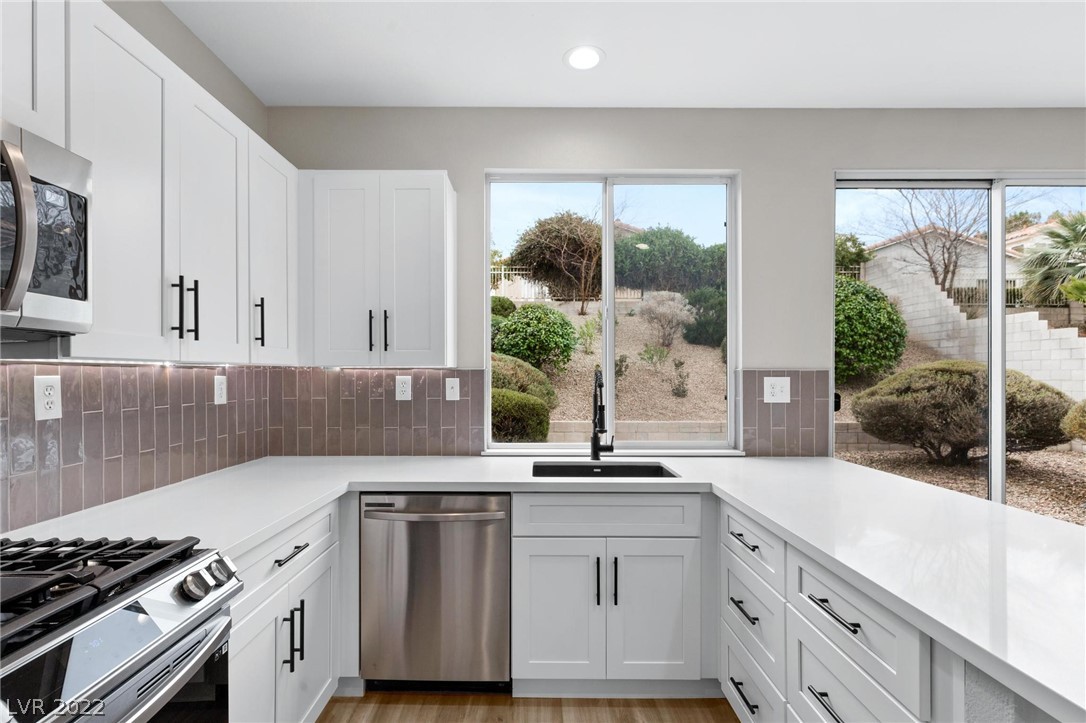 2269 Surrey Meadows Avenue