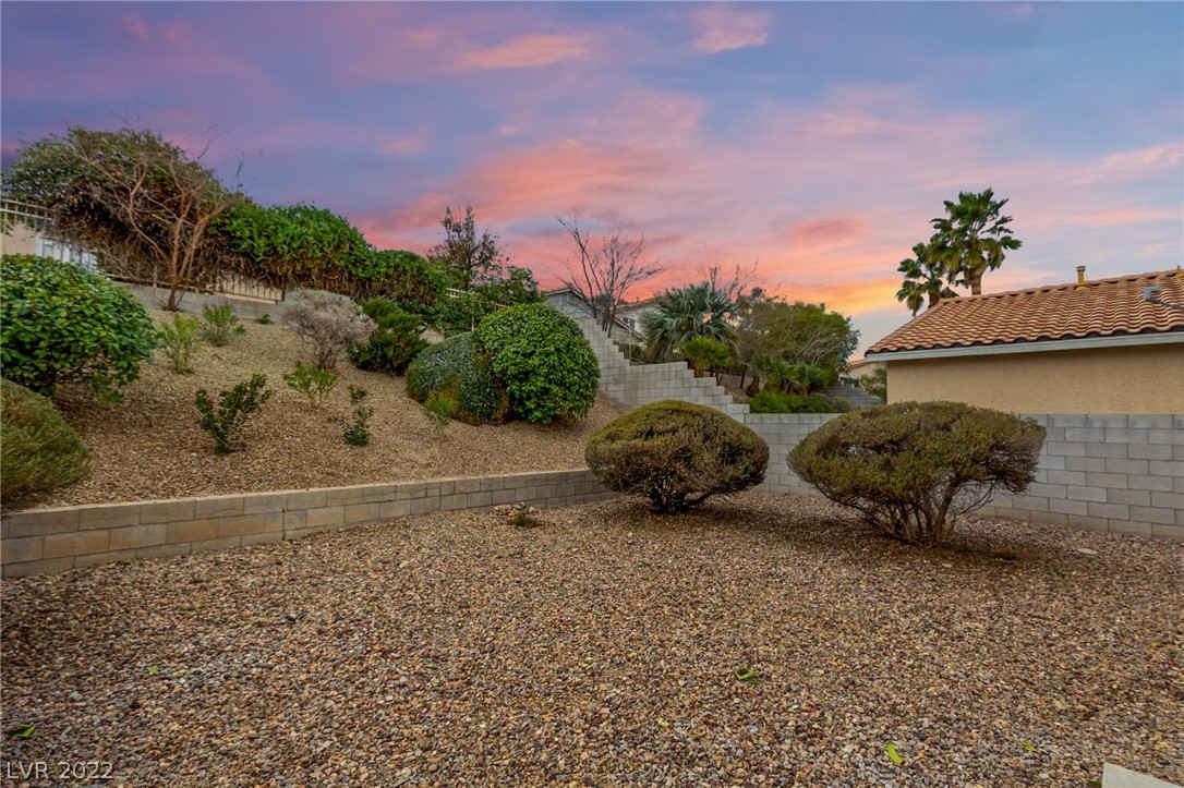 2269 Surrey Meadows Avenue
