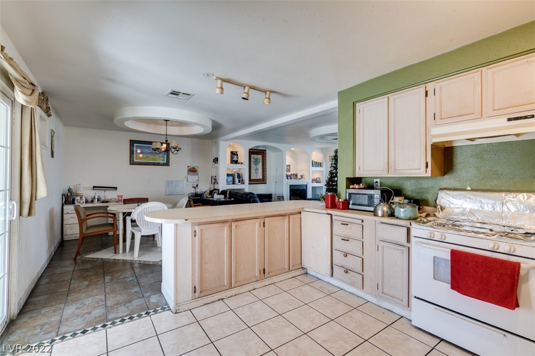 6221 Casada Way