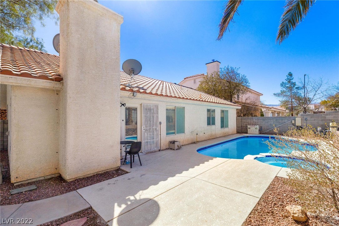 9184 Highland Springs Circle