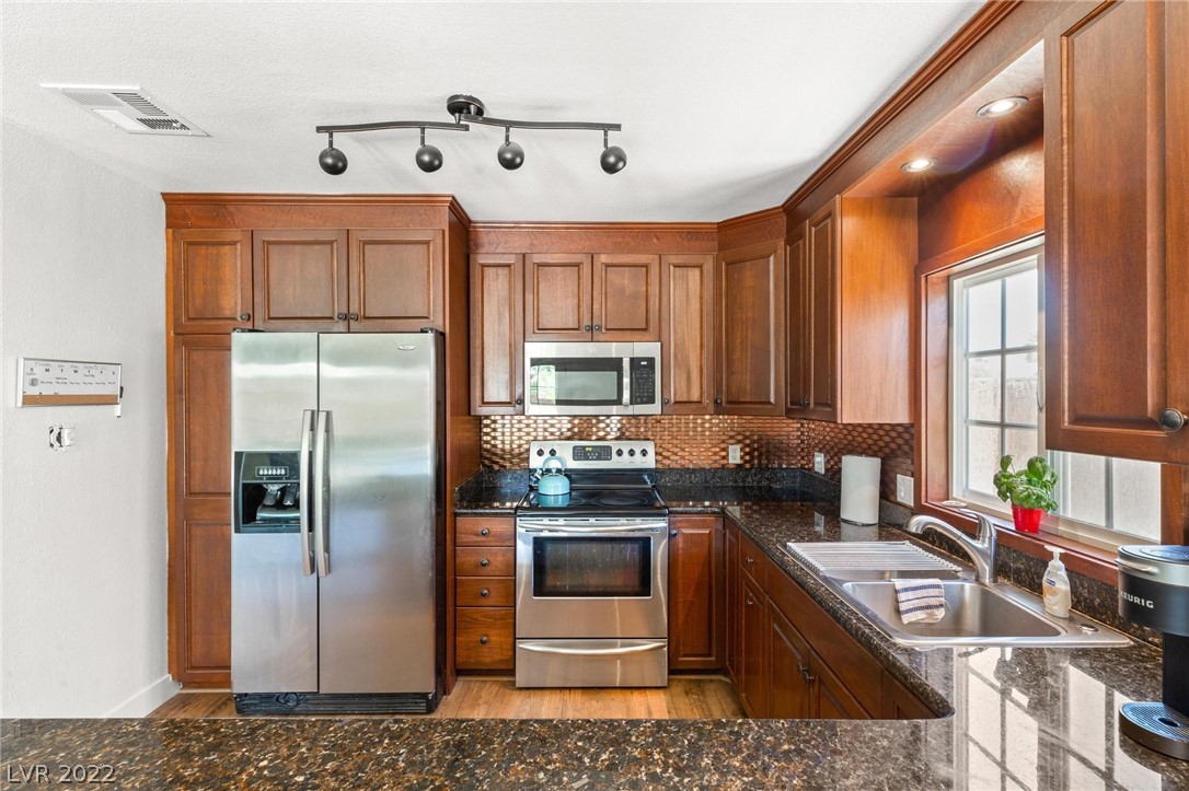 6427 Sparrow Lane
