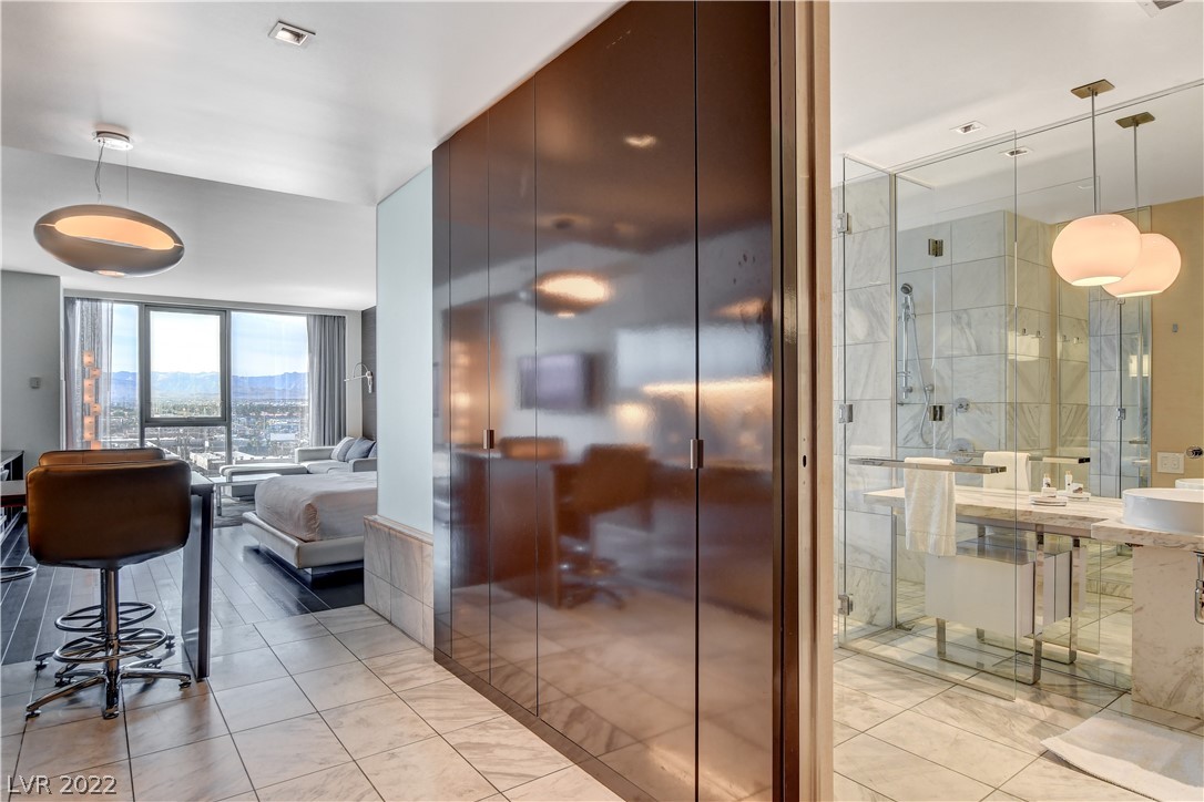 4381 W Flamingo Road Unit: 1005