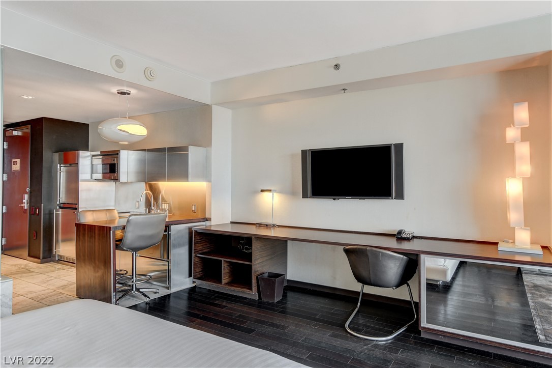 4381 W Flamingo Road Unit: 1005