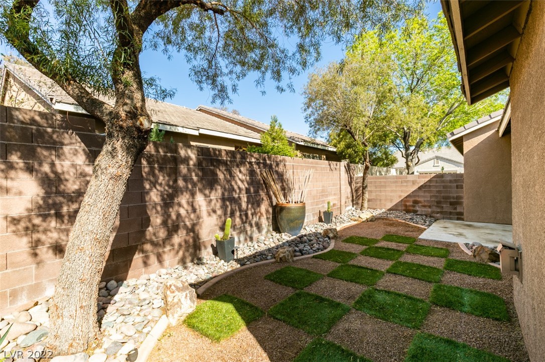 9189 Grey Pebble Court