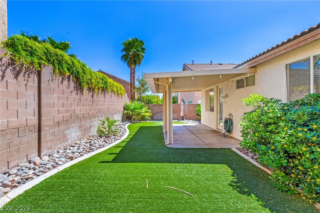 9892 Canyon Peak Drive