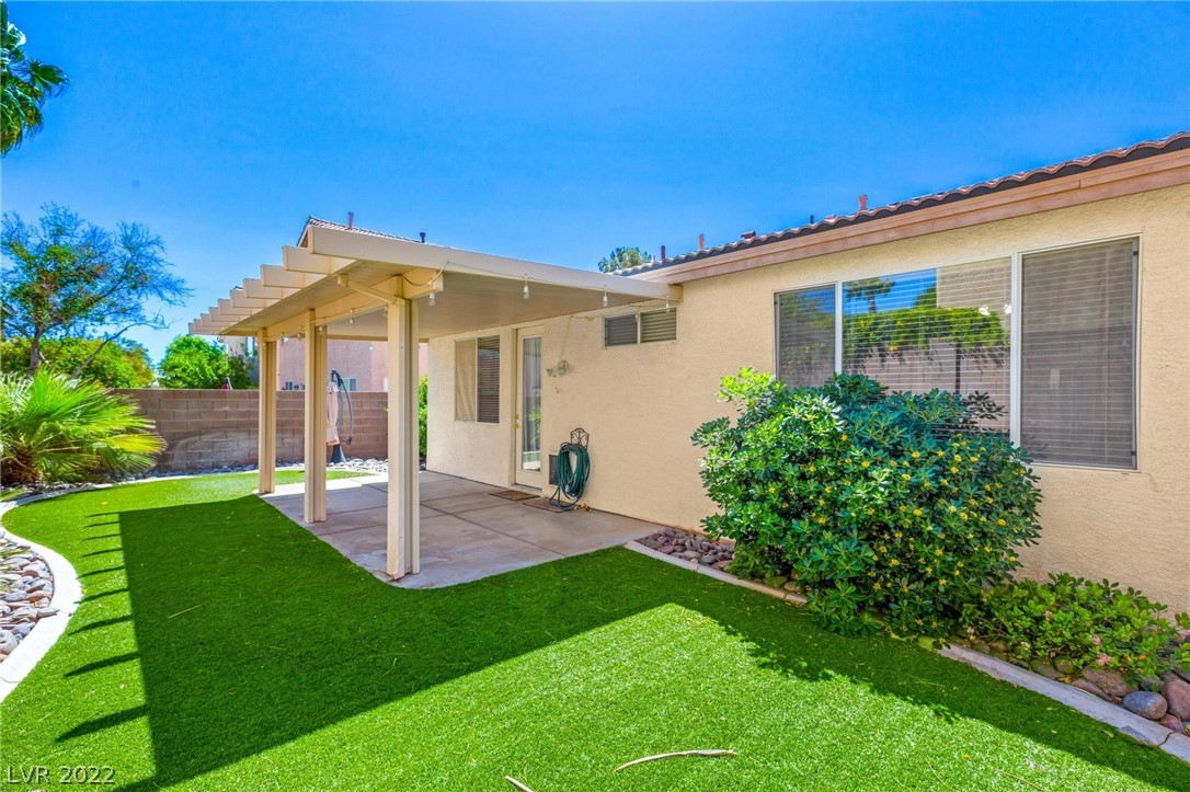 9892 Canyon Peak Drive