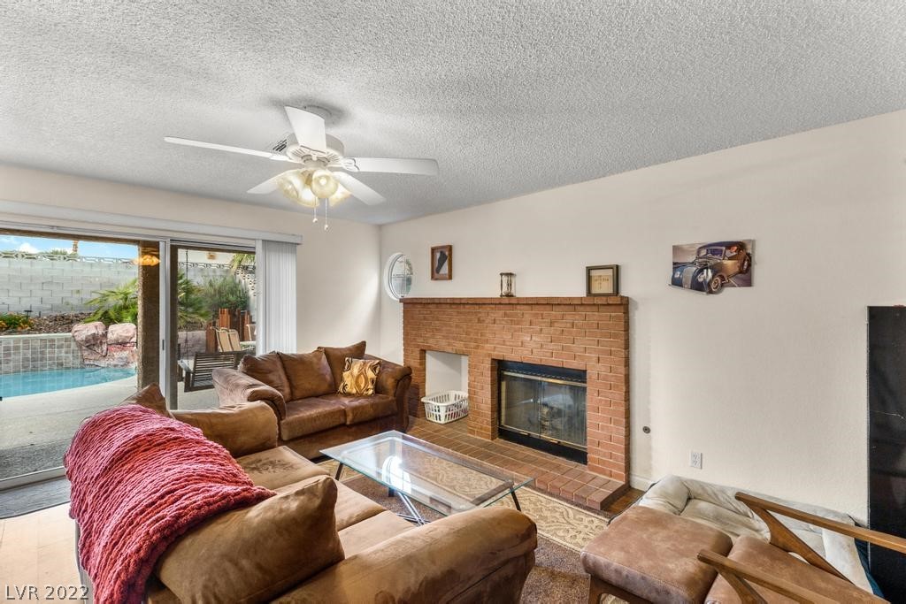 1906 Allen Grove Court