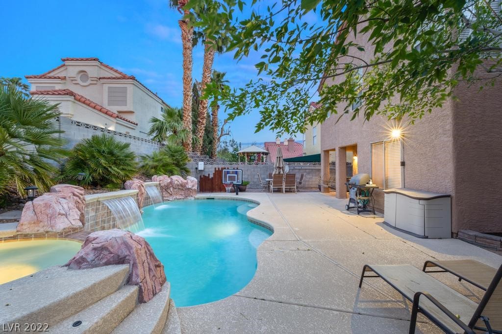 1906 Allen Grove Court