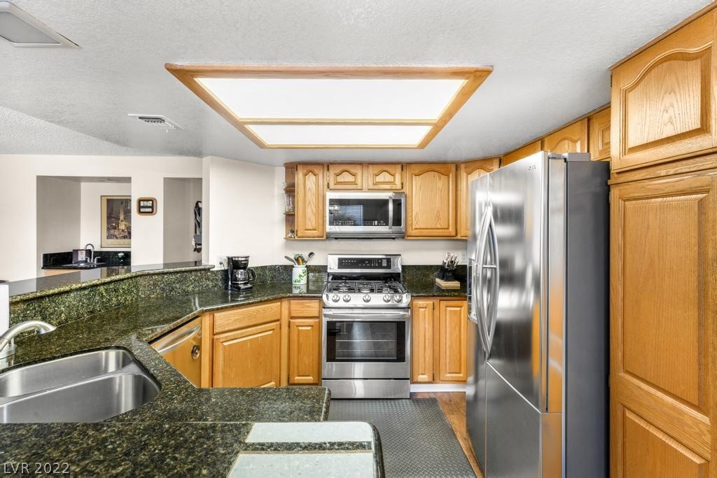 1906 Allen Grove Court