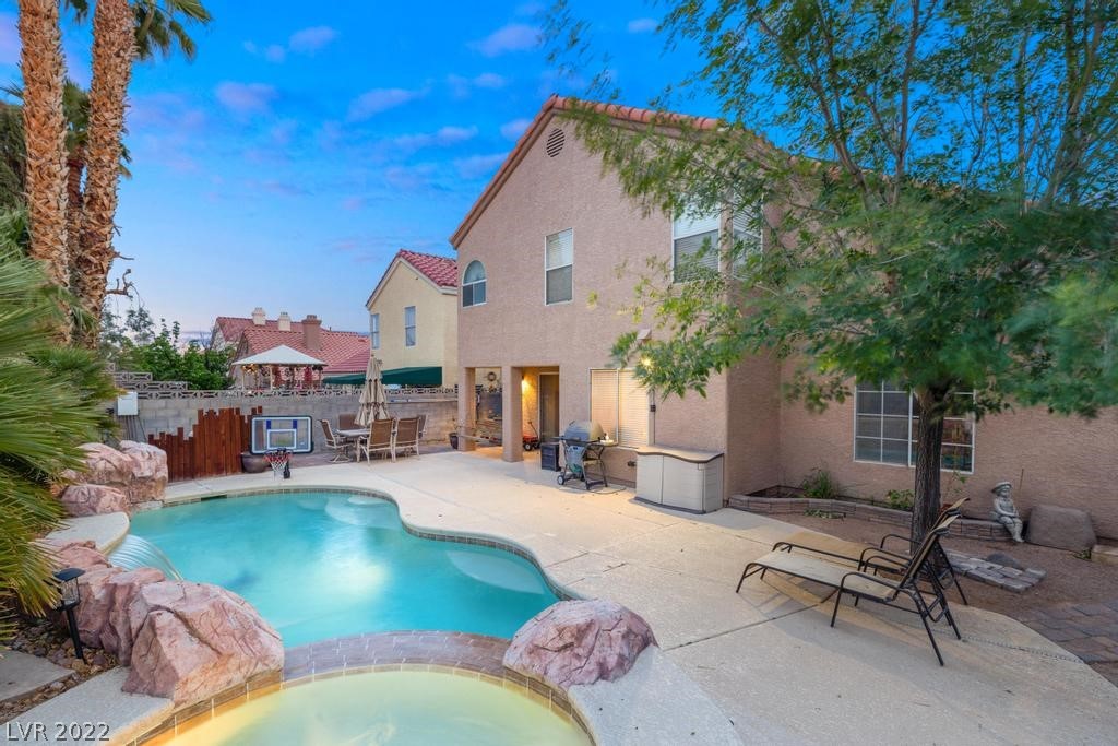 1906 Allen Grove Court