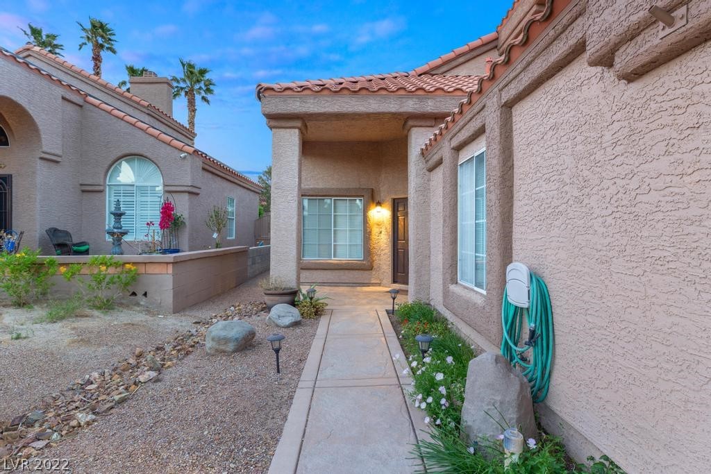 1906 Allen Grove Court