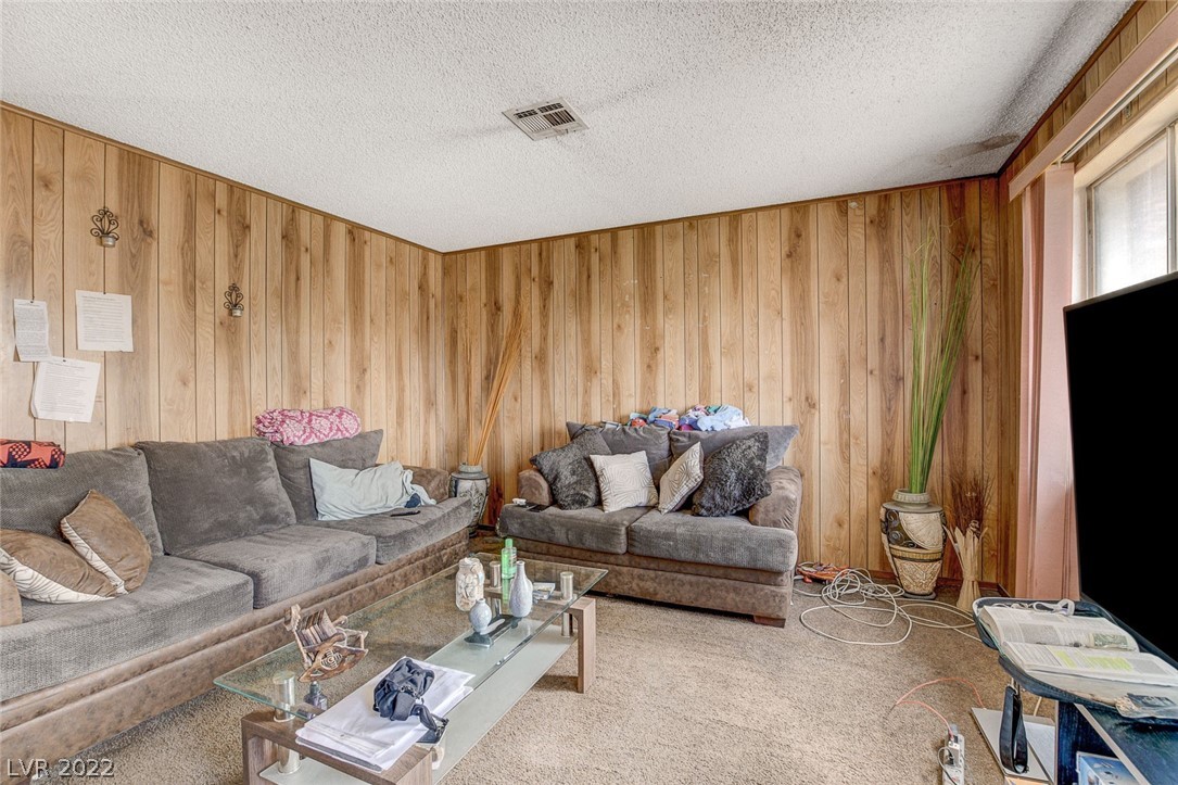 1216 Gold Avenue