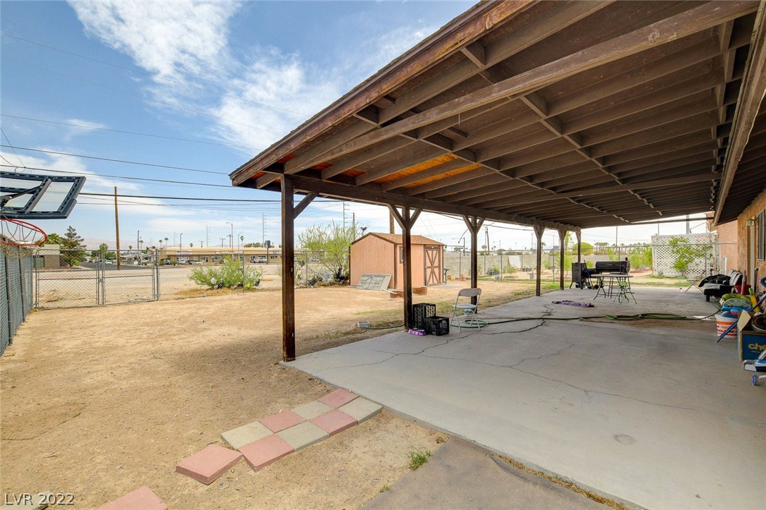 1216 Gold Avenue