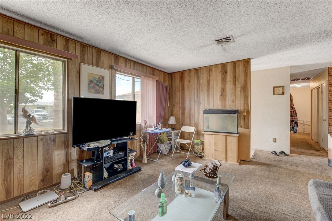 1216 Gold Avenue