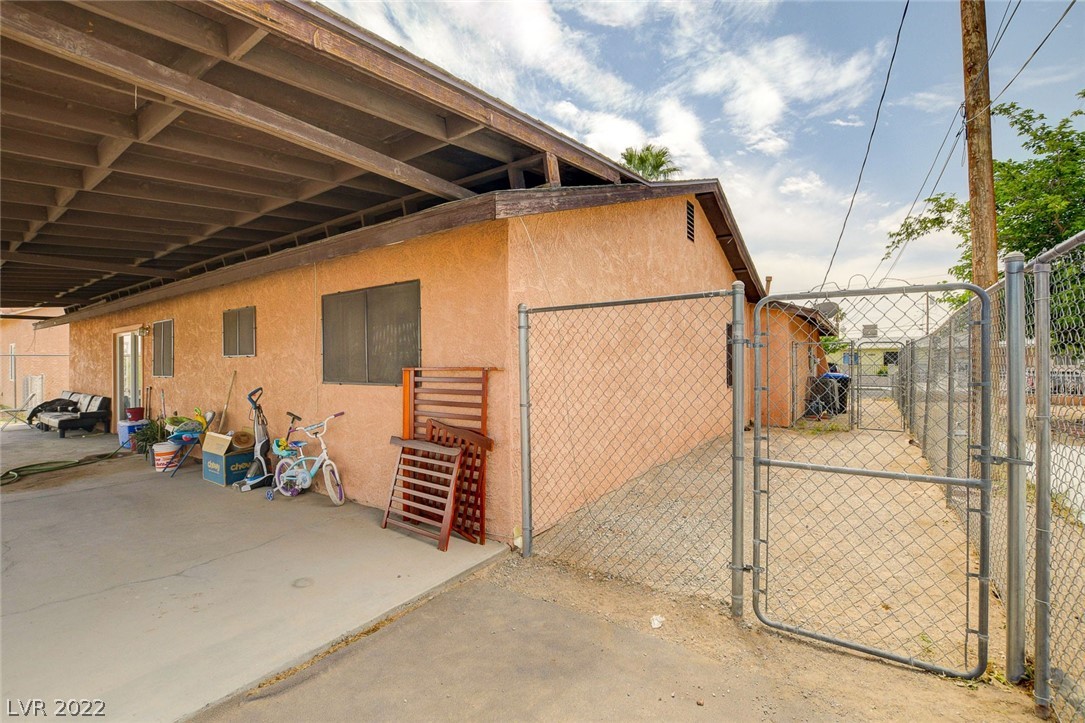 1216 Gold Avenue