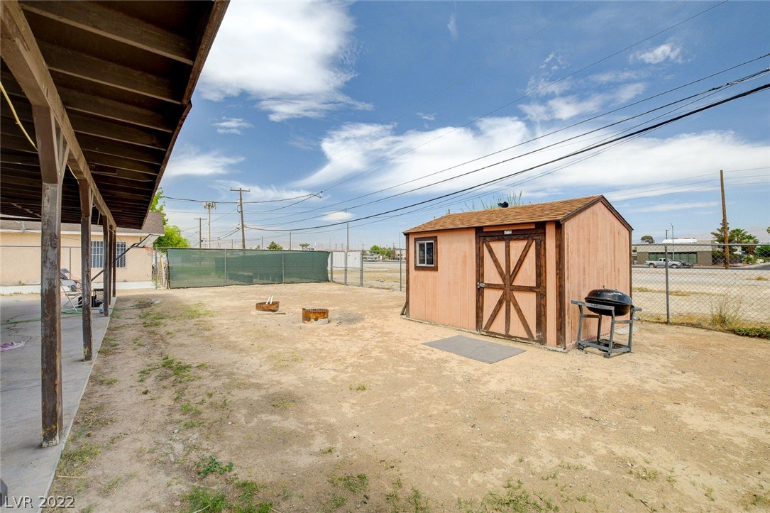 1216 Gold Avenue