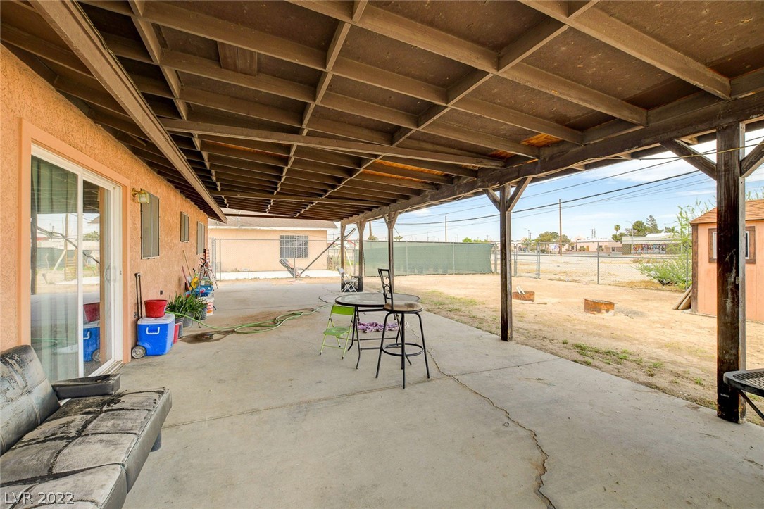 1216 Gold Avenue