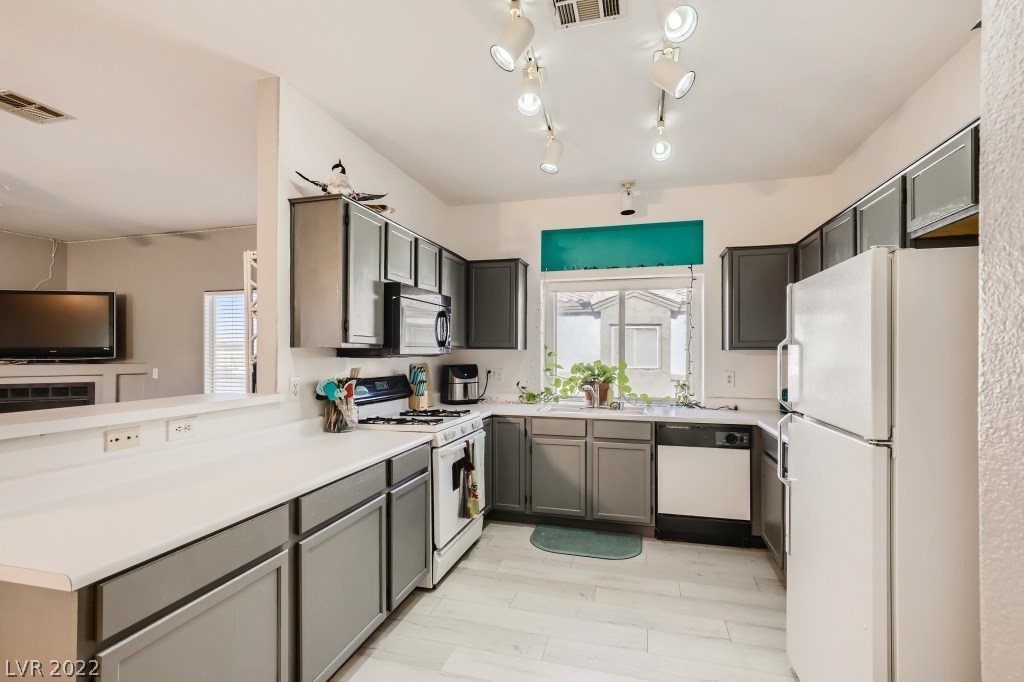 6800 Indian Chief Drive Unit: 204