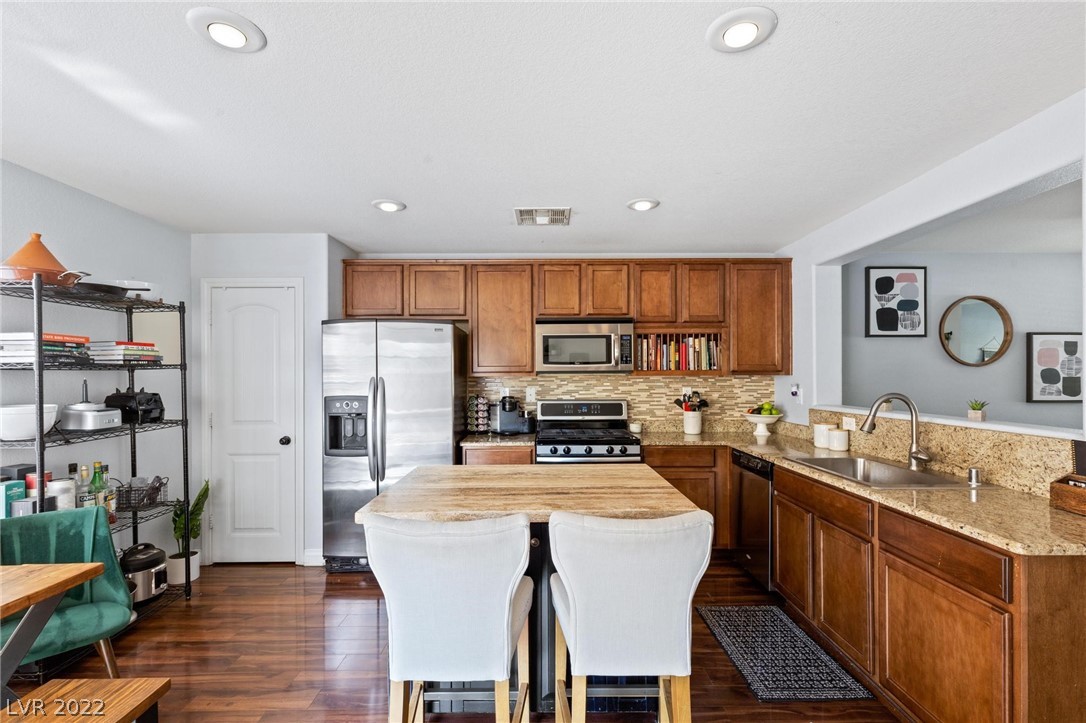 7154 Temecula Valley Avenue