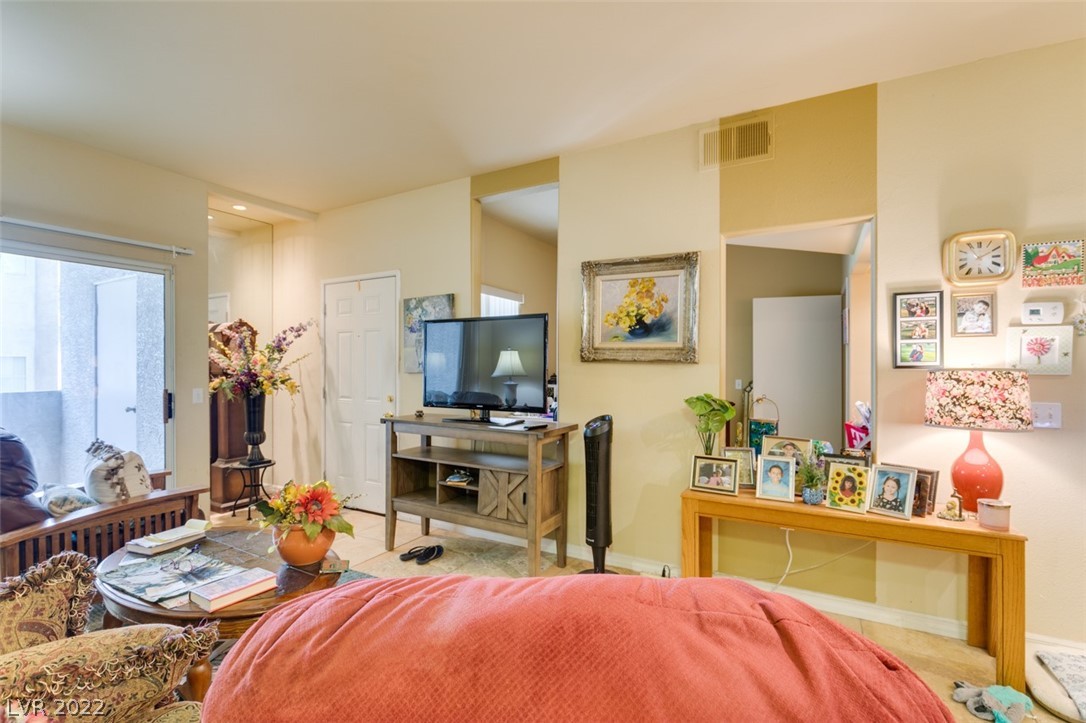 2615 W Gary Avenue Unit: 1047