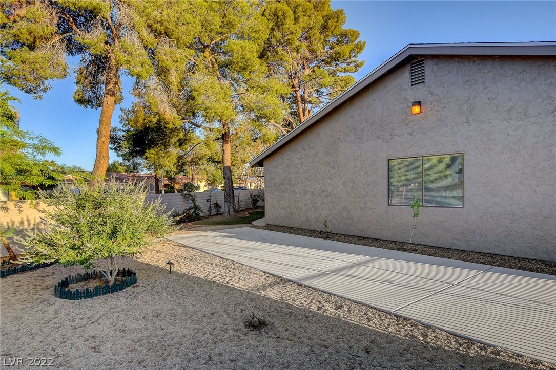 2431 La Casa Drive