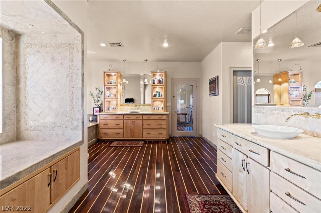 8101 Moonstone Circle