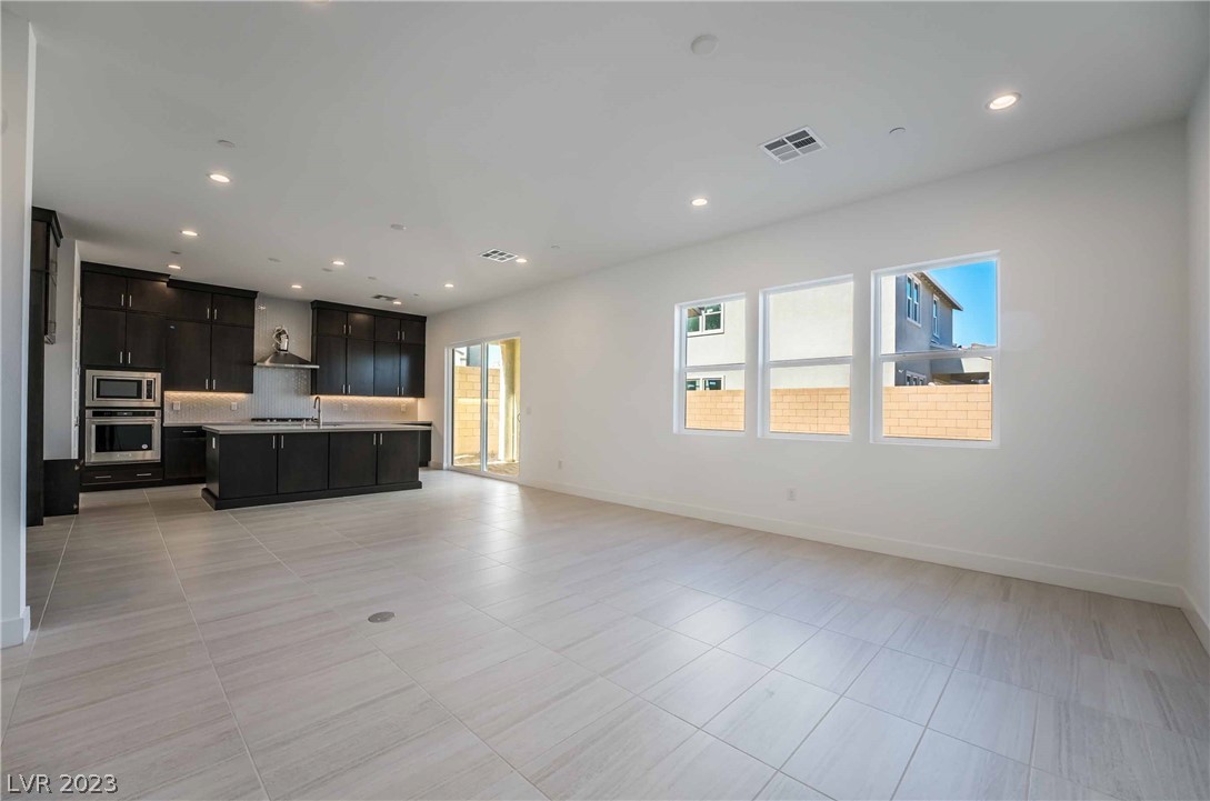 10428 Muro Russo Avenue