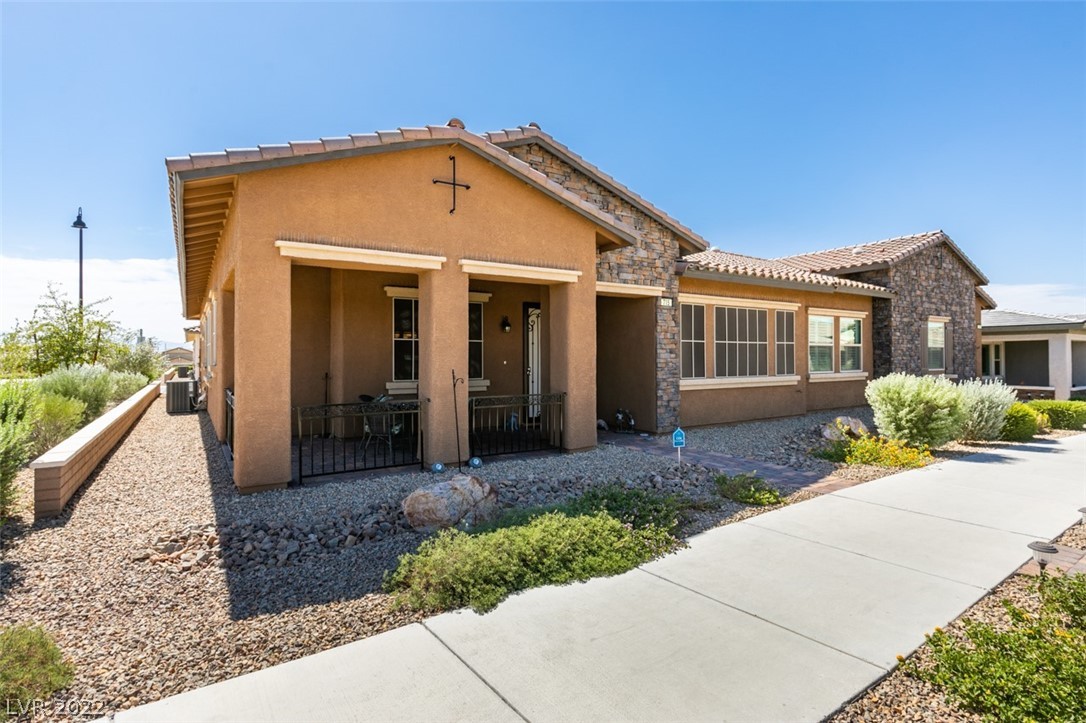 715 Orange Plume Walk