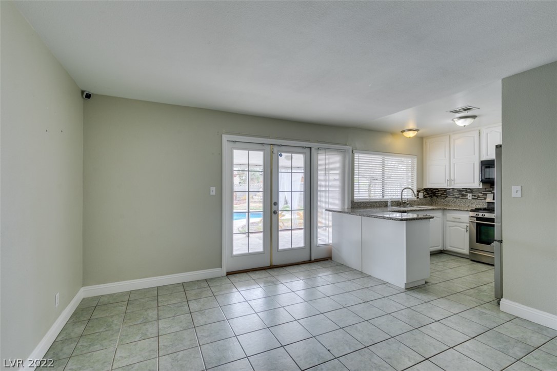 3933 Manford Circle