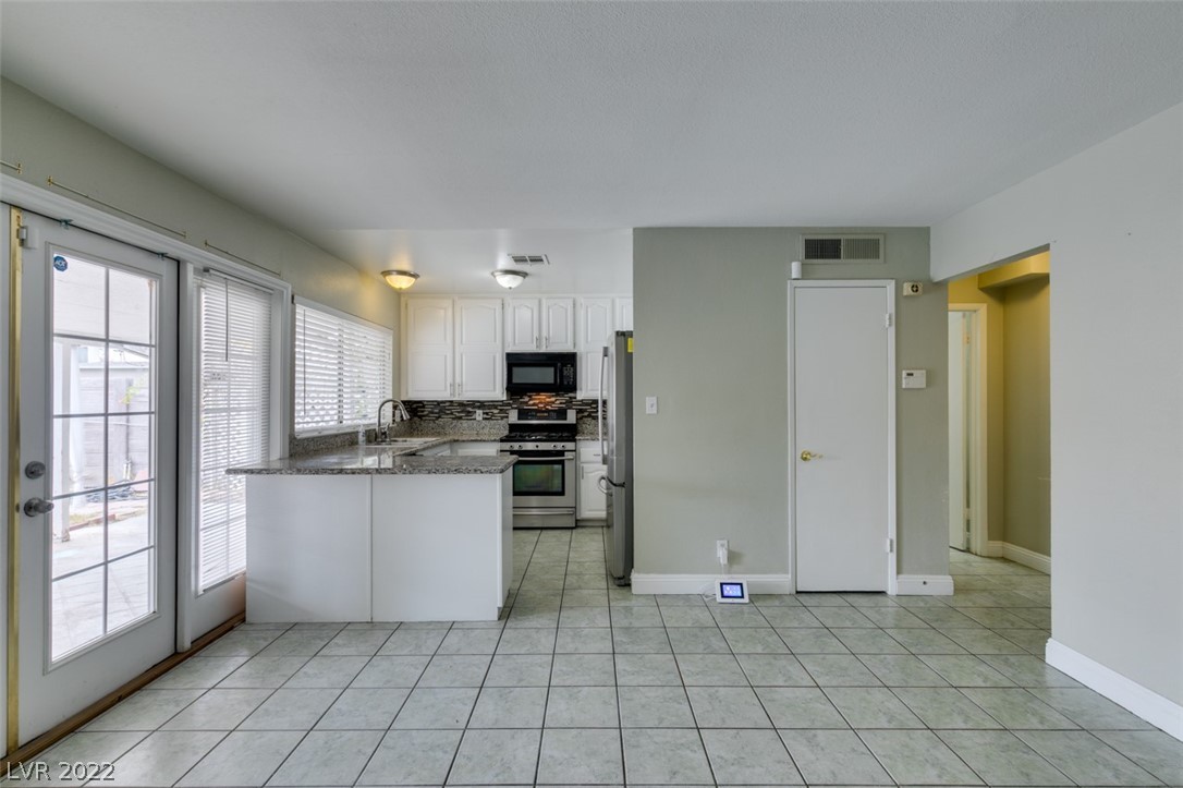 3933 Manford Circle