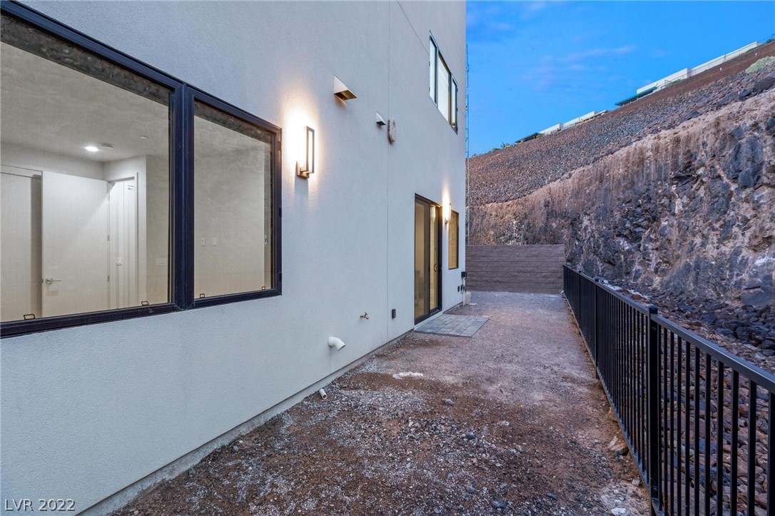 390 Solitude Peak Lane