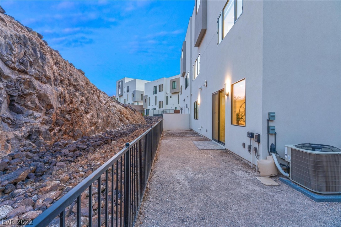 390 Solitude Peak Lane