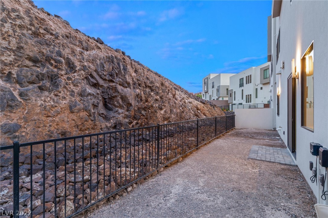 390 Solitude Peak Lane