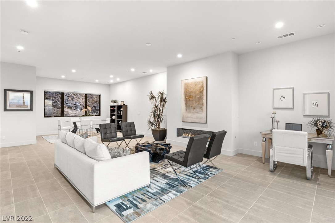 390 Solitude Peak Lane