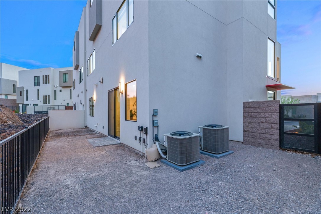 390 Solitude Peak Lane