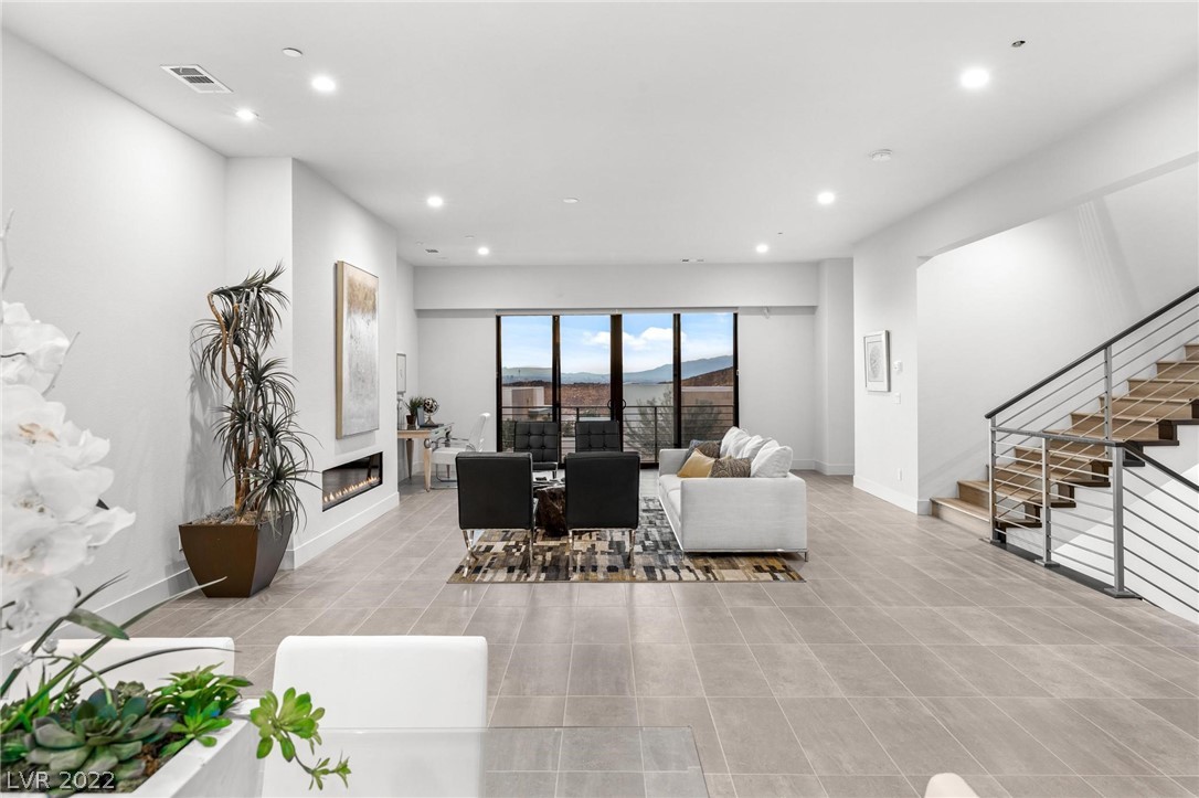 390 Solitude Peak Lane