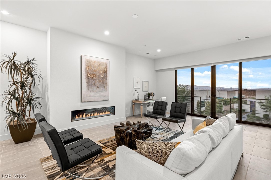 390 Solitude Peak Lane