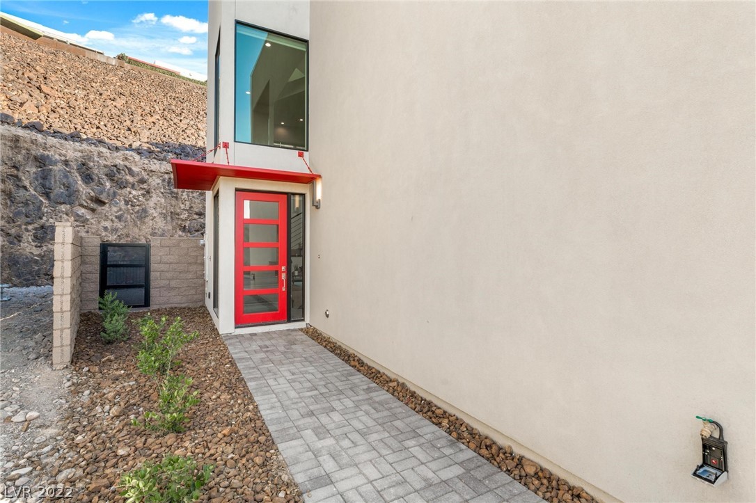390 Solitude Peak Lane
