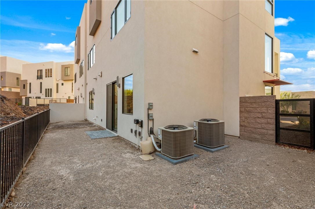 390 Solitude Peak Lane