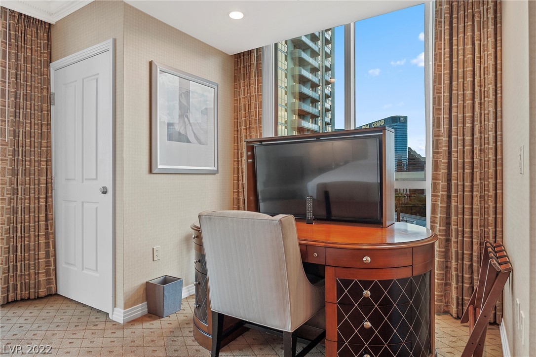 135 E Harmon Avenue Unit: 502