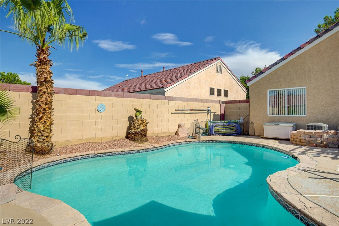 2710 Lava Rock Avenue